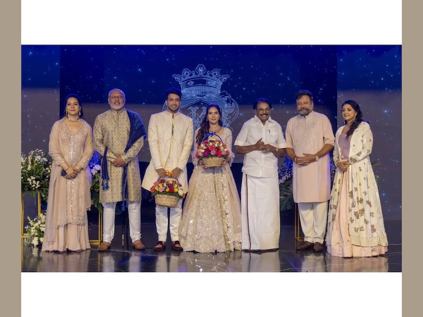വിവാഹ സ്വീകരണത്തിൽ പങ്കെടുത്തവർ വധൂവരന്മാർക്ക് ആശംസയായി പൂക്കളും പൂച്ചെണ്ടുമാണ് പ്രധാനമായും നൽകിയ സമ്മാനങ്ങൾ. മലയാളി താരങ്ങൾ ആരെങ്കിലും പങ്കെടുത്തതായുള്ള വിവരങ്ങൾ ഇനിയും ലഭ്യമല്ല. തമിഴ്നാടുമായി ബന്ധമുള്ള ഇടങ്ങളിലാണ് ചിത്രങ്ങൾ ഏറെയും പ്രചരിക്കുന്നത്. ജയറാമുമായി അടുത്ത് ബന്ധമുള്ള പ്രമുഖരാണ് പ്രധാനമായും ചടങ്ങുകളിൽ പങ്കെടുത്തു എന്ന് വ്യക്തം. മലയാളം, തമിഴ് സിനിമകളിൽ സജീവമായ നടനാണ് കാളിദാസ് ജയറാം. തമിഴ്നാട് റവന്യു മന്ത്രി കെ.കെ.എസ്.എസ്.ആർ. രാമചന്ദ്രൻ വധുവരന്മാരെ അനുഗ്രഹിക്കാൻ എത്തിയപ്പോൾ