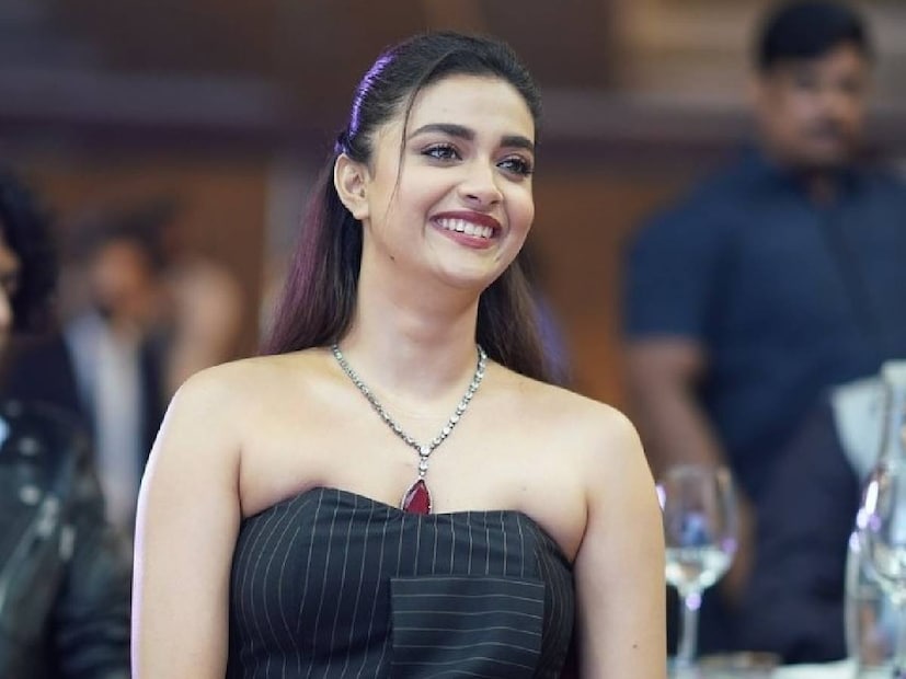 കീർത്തി സുരേഷിന്റെ വിവാഹവാർത്ത ഊഹാപോഹങ്ങളുടെ രൂപത്തിൽ പലപ്പോഴായി സോഷ്യൽ മീഡിയയിൽ എത്തിച്ചേർന്നിരുന്നു. ഇതിലെല്ലാം പ്രമുഖ താരങ്ങളുടെ പേരുകൾ പോലും വലിച്ചിഴക്കപ്പെട്ടു. ചില സമയങ്ങളിൽ കീർത്തിയുടെ പിതാവ് സുരേഷ് കുമാർ തന്നെയാണ് വാർത്ത വ്യാജമെന്ന തരത്തിൽ വിശദീകരണം നൽകിയതും. എന്നാൽ, ആന്റണി തട്ടിലായിരിക്കും വരൻ എന്ന നിലയിൽ വാർത്ത വന്നതും കുടുംബം, ഇക്കാര്യം ഔദ്യോഗികമായി അറിയിക്കും എന്നായിരുന്നു അദ്ദേഹത്തിന്റെ പ്രതികരണം. ബിസിനസുകാരനാണ് ആന്റണി തട്ടിൽ