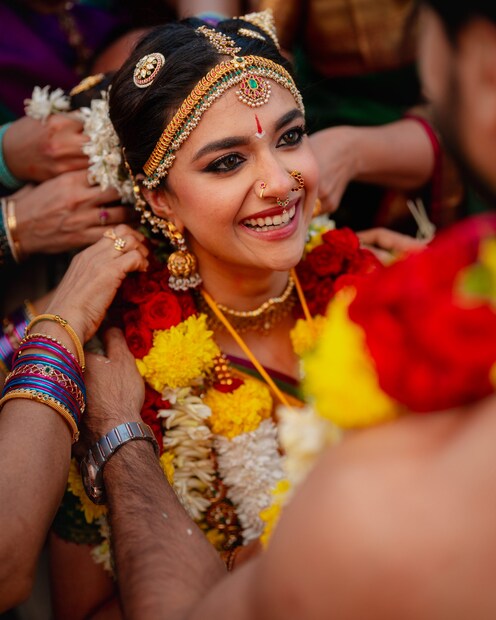  15 വർഷത്തെ പ്രണയ സാഫല്യം. നടി കീർത്തി സുരേഷും ആന്&#x200d;റണി തട്ടിലും വിവാഹിതരായി. ​ഗോവയിൽ വച്ചുനടന്ന കീർത്തിയുടെ വിവാഹ ചടങ്ങിൽ അടുത്ത ബന്ധുക്കളും സുഹൃത്തുക്കളും മാത്രമാണ് പങ്കെടുത്തത്. വിവാഹ ചിത്രങ്ങൾ ഇതിനോടകം തന്നെ സോഷ്യൽ മീഡിയയിൽ വൈറലായിരിക്കുകയാണ്.