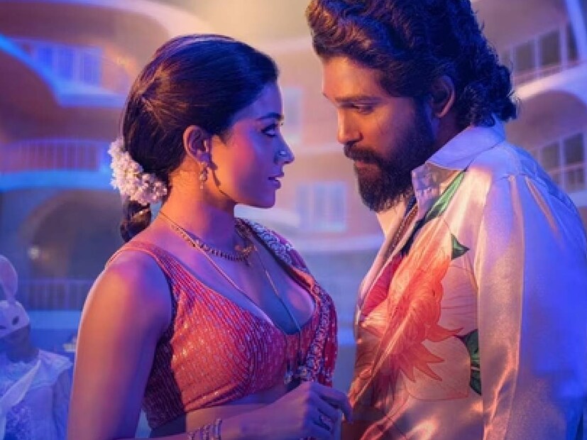  പ്രേക്ഷകർ തിയേറ്ററുകളിലേക്ക് ഒഴുകുന്നത് തുടരുമ്പോൾ, പുഷ്പ 2 ബോക്സ് ഓഫീസിൽ അതുല്യമായ സ്ഥാനം ഉറപ്പിക്കുകയാണ്. അല്ലു അർജുന്റെ സൂപ്പർസ്റ്റാർ പദവി കൂടുതൽ ഉറപ്പിച്ചുകൊണ്ട് 1000 കോടി എലൈറ്റ് ക്ലബിലേക്കുള്ള ചരിത്രപരമായ പ്രവേശനം അടയാളപ്പെടുത്തുന്ന ഏഴാം ദിവസത്തെ പ്രകടനത്തിനായി ആരാധകർ ആകാംക്ഷയോടെ കാത്തിരിക്കുന്നു. ആഗോള തലത്തിൽ ഇന്ത്യൻ സിനിമയ്ക്ക് നാഴികക്കല്ലാകുകയാണ് പുഷ്പ 2 ദ റൂൾ.