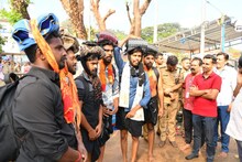 പരമ്പരാ​ഗത കാനന പാതയിലൂടെ  പ്രത്യേക പാസുമായെത്തിയ തീർത്ഥാടകർക്ക് ആദരം