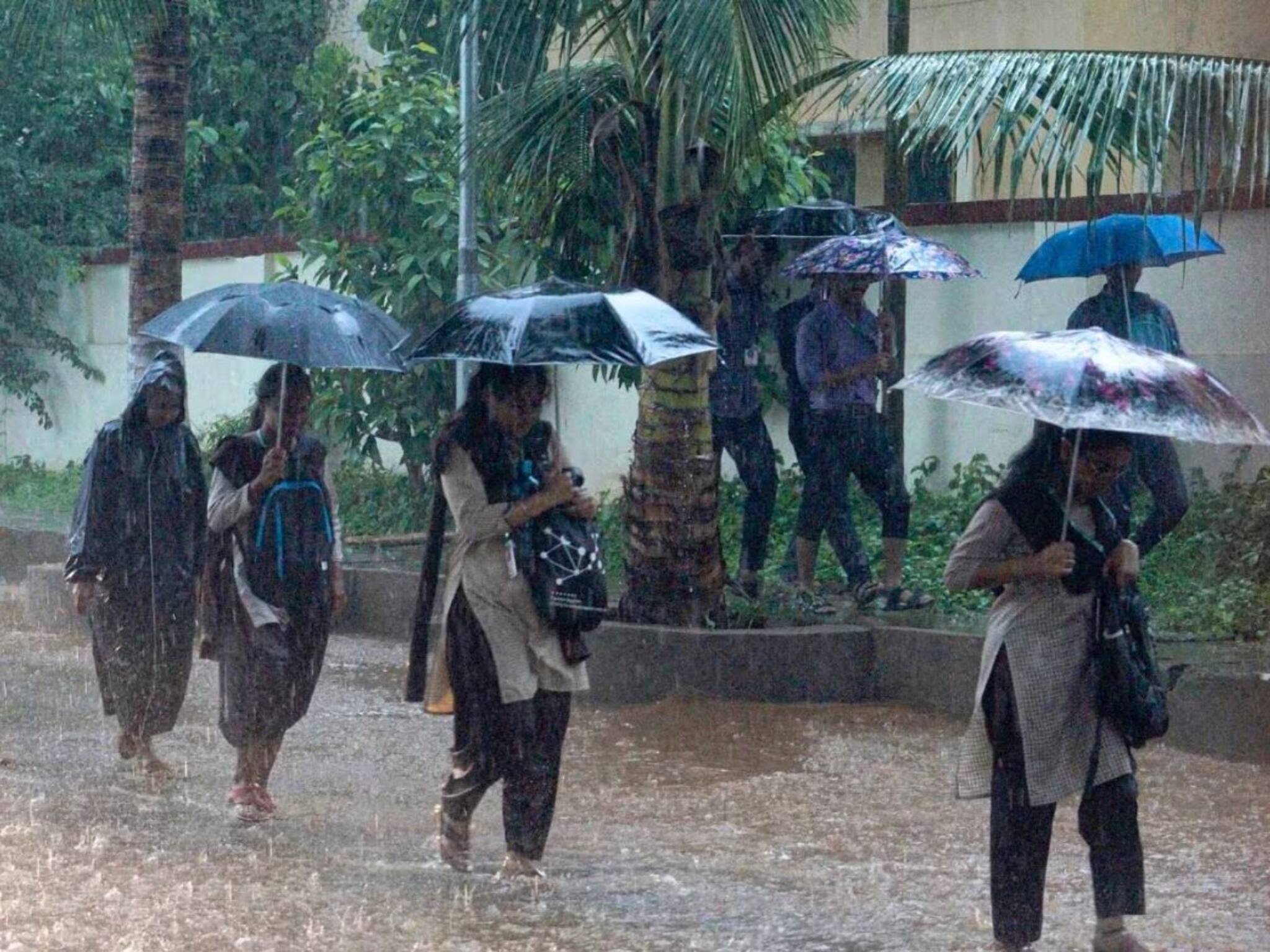അതിതീവ്ര മഴ മുന്നറിയിപ്പ്; മലപ്പുറം ജില്ലയിലെ വിദ്യാഭ്യാസ സ്ഥാപനങ്ങൾക്ക് ബുധനാഴ്ച അവധി