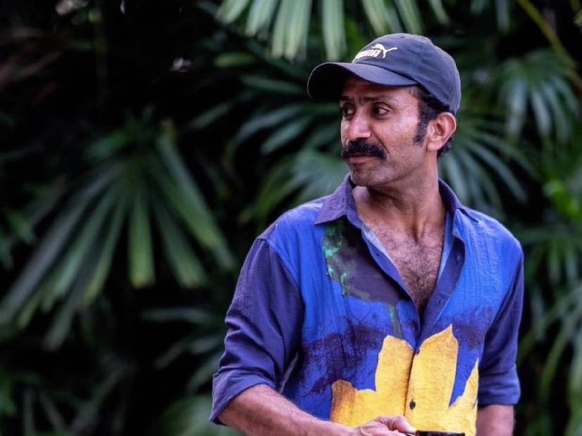ഇരുവരുടെയും ജന്മനക്ഷത്രത്തിന്റെ കാര്യത്തിലാണ് ഈ സമാനത ഏറെയും. കുട്ടിയായിരിക്കെ അതിന്റെ പേരിൽ പല കളിയാക്കലുകളും കേട്ട കാര്യം ഷൈൻ ടോം ഓർക്കുന്നു. പക്ഷേ, ആര് ചോദിച്ചാലും പറയാൻ ഒരുത്തരവും കണ്ടുപിടിച്ചിരുന്നതായി ഷൈൻ. കൈകൊണ്ട് തൊട്ടു നോക്കാൻ സാധിക്കുന്ന നക്ഷത്രം എന്നാണ് ഷൈൻ പറഞ്ഞു കൊടുത്തിരുന്നത്. അതില്ലെങ്കിൽ, ജീവിതത്തിൽ പല കാര്യങ്ങളും നടക്കില്ല എന്നും ഷൈൻ. ആ പറഞ്ഞതിൽ തെറ്റില്ല എന്ന് അമൃതയും സമ്മതിക്കുന്നു 