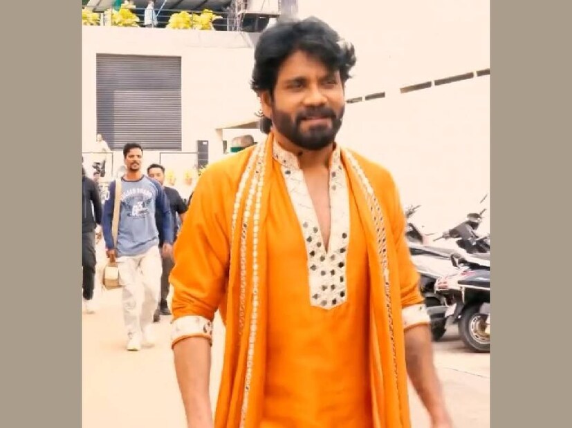 ഒരു പുത്തൻ ലക്ഷുറി കാർ ഓടിച്ചു പോകുന്ന നാഗാർജുനയുടെ ദൃശ്യങ്ങളാണ് പുറത്തുവന്നിട്ടുള്ളത്. ലെക്സസ് LM MPV കാർ ആണിത്. മെറൂൺ നിറമാണ് കാറിനുള്ളത്. ഖൈരതാബാദിലെ ആർ.ടി.എ. ഓഫീസിലാണ് ഈ കാർ രജിസ്റ്റർ ചെയ്തത്. നാഗാർജുന ഈ കാർ ഓടിച്ചു പോകുന്ന ചിത്രങ്ങളും വീഡിയോകളും സോഷ്യൽ മീഡിയയിൽ വന്നു നിറയുകയാണ്. പ്രകൃതിക്ക് ഇണങ്ങുന്ന വിധം ഇന്ധന ഉപയോഗമുള്ള വാഹനമാണിത് എന്നും റിപ്പോർട്ടുകളുണ്ട്