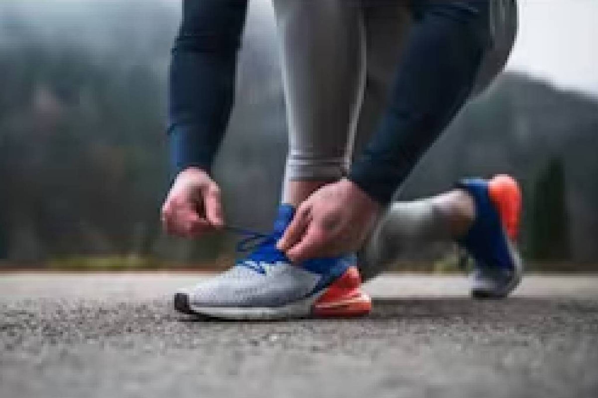 ഓഫീസില്‍ സ്പോര്‍ട്സ് ഷൂ ധരിച്ച ജീവനക്കാരിയെ പുറത്താക്കി; 32 ലക്ഷം രൂപ നഷ്ടപരിഹാരം നല്‍കണമെന്ന് കോടതി