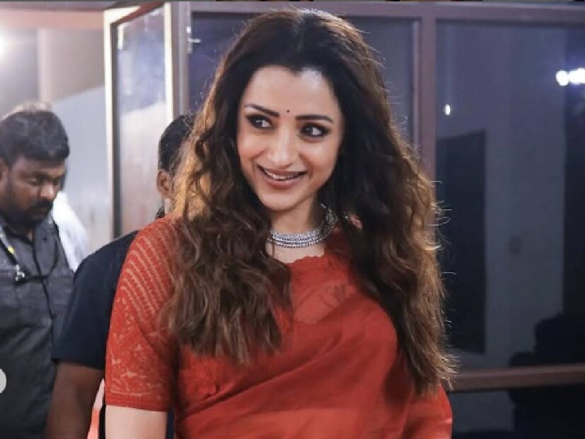 വിജയ്‌യുംതൃഷയും കീർത്തി സുരേഷിന്റെ വിവാഹത്തിന് പങ്കെടുത്തതിന്റെ ദൃശ്യങ്ങൾ പുറത്തുവന്നിട്ടുണ്ട്. എന്നാൽ, വിജയ്‌യുടെ കൂടെ തൃഷ നിൽക്കുന്ന ഒരു ചിത്രമോ വീഡിയോയോ പുറത്തുവിട്ടിട്ടില്ല. വധുവിന്റെ ഭാഗത്തു നിന്നും പുറത്തുവന്നിട്ടുള്ള ഫോട്ടോസ് മാത്രമാണ് സോഷ്യൽ മീഡിയയിലും ലഭ്യം. നീണ്ട പതിനഞ്ചു വർഷത്തെ ഇടവേളയ്ക്ക് ശേഷമാണ് തൃഷ, വിജയ് ജോഡി ലിയോ എന്ന സിനിമയിൽ ഒന്നിച്ചഭിനയിച്ചത്