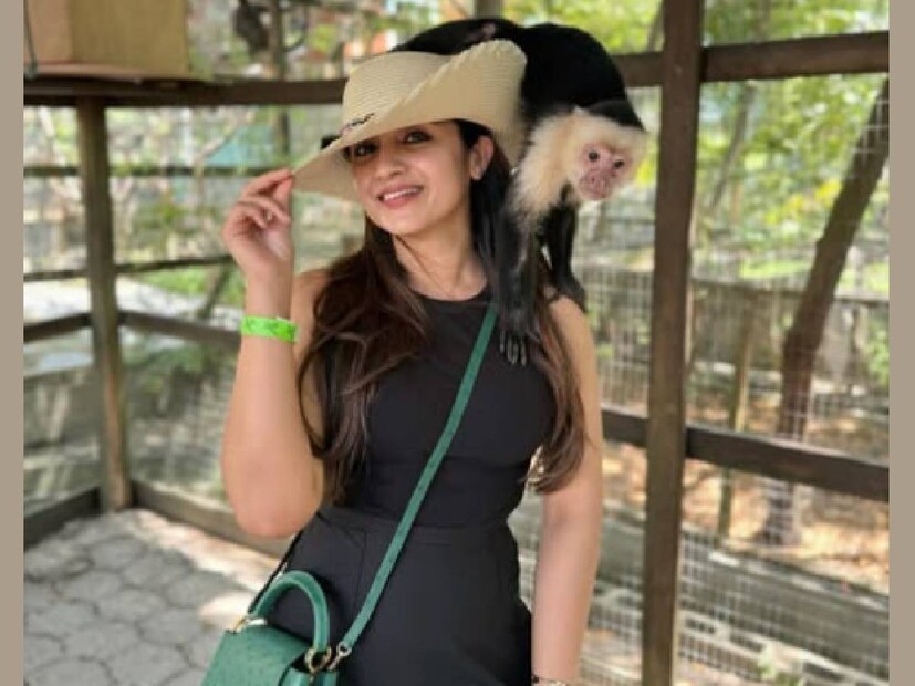 വിവാദങ്ങൾ ഏതുവഴിയേ സഞ്ചരിച്ചാലും, തൃഷ അതെല്ലാം ഇതാ ഇതുപോലെ കൂൾ ആയി എടുത്തിട്ടുണ്ടാകും. കൂടെ ആര്, ആരുടെ കൂടെ യാത്ര ചെയ്‌തു എന്നെല്ലാം ചോദ്യങ്ങൾ വരുമ്പോൾ, ഒരു കുരങ്ങൻ തന്റെ തോളോട് ചേർന്ന് കെട്ടിപ്പിടിച്ച് സ്നേഹപ്രകടനം നടത്തുന്ന ഒരു ചിത്രമാണ് തൃഷ പോസ്റ്റ് ചെയ്തത്. സിനിമ എന്ന മായാലോകത്തിന്റെ ഭാഗമാകാൻ കഴിഞ്ഞ 22 വർഷങ്ങൾ കൊണ്ട് സാധിച്ചതിൽ അഭിമാനം എന്ന് തൃഷ കൃഷ്ണൻ കുറിച്ചു. ഈ ചിത്രത്തിന്റെ താഴെയും കമന്റ്റ് രൂപത്തിൽ ട്രോളുകൾ പോസ്റ്റ് ചെയ്യാൻ പലരും മറന്നില്ല 