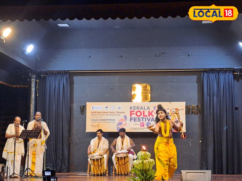  രാമായണ കഥ സന്തോഷത്തോടെ എല്ലാരും കേട്ട് ഇരിക്കണം എന്ന നാരദൻ്റെ ഒരാമുഖത്തോടെയാണ് സീതകളി തുടങ്ങുന്നത്.