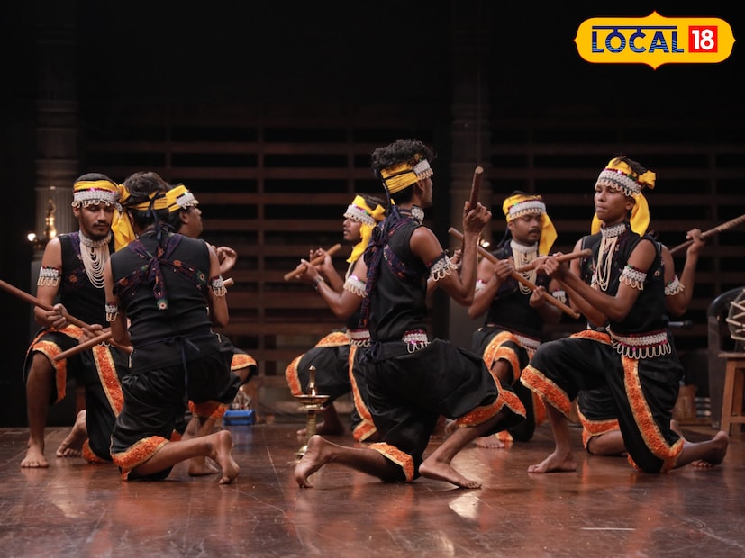  കേരളീയ നാടോടി കലാരൂപങ്ങളിൽ പാലക്കാട് ജില്ലയിൽ മാത്രം ഇന്നും പ്രചാരത്തിലുള്ള അനുഷ്ടാന കലയാണ് കണ്യാർ കളി. കാവുകളിലും ഭഗവതി ക്ഷേത്രങ്ങളിലും ആണ് സാധാരണ ഈ കളി അരങ്ങേറുന്നത്. കണ്യാർ കളി പാട്ടുകൾ നല്ലൊരു ശതമാനവും മലയാളത്തിലാണുള്ളത്.