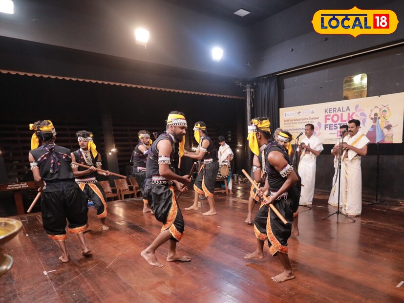  ചെണ്ട, മദ്ദളം, ചേങ്ങില, കുറുങ്കുഴൽ, ഇലത്താളം ഇവയൊക്കെ കണ്യാർ കളിയിൽ ഉപയോഗിക്കുന്ന പ്രധാന വാദ്യങ്ങളാണ്. തിളക്കമുള്ള വസ്ത്രങ്ങളാണ് കളിക്കാർ പൊതുവേ ഉപയോഗിക്കുന്നത്.