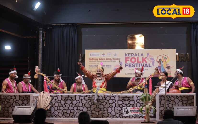  തെക്കൻ തിരുവിതാംകൂറിൽ രൂപം കൊണ്ട ഒരു കഥാകഥന സമ്പ്രദായമാണ് വില്ലു പാട്ട്. ക്ഷേത്രോൽസവങ്ങളോടനുബന്ധിച്ച് നടത്തി വരുന്നൊരു കലാരൂപമാണിത്. കേരള സർക്കാരിൻ്റെ ഫോക്ക് ലോർ അക്കാദമി അവാർഡ് ജേതാവായ സുരേഷ് വിട്ടിയറവും സംഘവും കതിവനൂർ വീരൻ കഥയിലൂടെ അവതരിപ്പിച്ചു. ഫോക് ഫെസ്റ്റിവലിൽ ആദ്യ ദിവസം അരങ്ങിലെത്തിയ ഈ രണ്ട് കലാരൂപങ്ങളും കലയെ സ്നേഹിക്കുന്ന കുറച്ച് പേരെങ്കിലും നന്നായി ആസ്വദിച്ചു എന്ന് തന്നെ പറയാം.