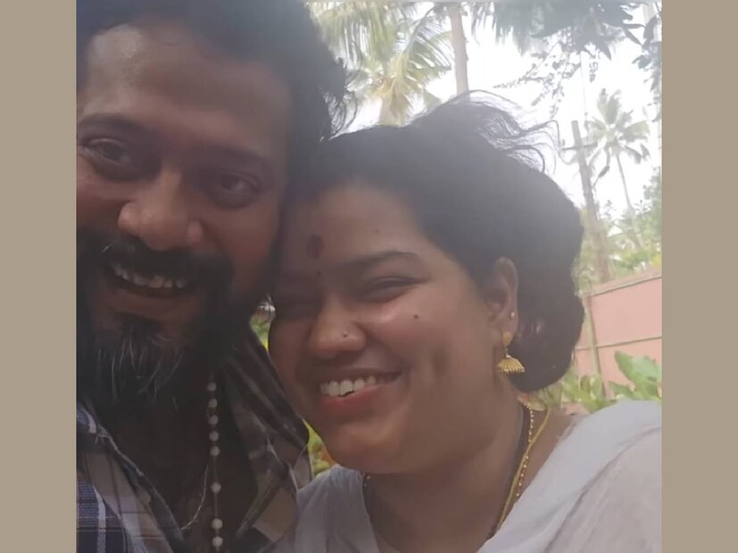 ഇക്കഴിഞ്ഞ ദിവസവും നടൻ ബാല ഒരു സ്‌പെഷൽ ഐറ്റവുമായി കോകിലയുടെ കൂടെ വന്നു. അടുക്കള മാത്രമല്ല, വീട്ടുമുറ്റത്തെ കാഴ്ചകളും ബാലയുടെ വ്ലോഗിൽ സ്ഥിരമായി കാണാൻ സാധിക്കും. കായലിനോട് ചേർന്നാണ് ബാലയുടെയും കോകിലയുടെയും വീട് സ്ഥിതിചെയ്യുന്നത്. മായം കലരാത്ത ഭക്ഷണവും പാനീയങ്ങളും കഴിക്കുന്നതിൽ തല്പരനായ ബാലയ്ക്ക് പുത്തൻ വാസസ്ഥലം എന്തുകൊണ്ടും പ്രിയങ്കരം. ഇടയ്ക്കിടെ വീടിനു മുൻപിലത്തെ കായലോരത്ത് ഊളിയിട്ടിറങ്ങാനും, നീന്തിത്തുടിക്കാനും ബാല താൽപ്പര്യം പ്രകടിപ്പിക്കാറുണ്ട് 
