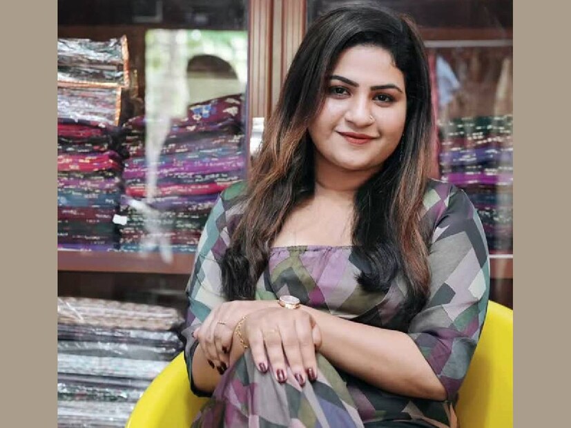 ഇപ്പോൾ ഇൻസ്റ്റഗ്രാം ശീലങ്ങൾ കണ്ടവരും വേർപിരിഞ്ഞോ എന്ന ചോദ്യം ആവർത്തിക്കുന്നു. &quot;ഞാനും എന്റെ ഭർത്താവും അതേപ്പറ്റി സോഷ്യൽ മീഡിയയിൽ വന്നു പറഞ്ഞിട്ടില്ല. അടുത്ത സുഹൃത്തുക്കളുടെ കാര്യത്തിൽ പോലും ഒരു പരിധിക്കപ്പുറം ഇടപെടുന്ന കൂട്ടത്തിലല്ല ഞാൻ. തിരിച്ചും ഞാനതു പ്രതീക്ഷിക്കുന്നു. വളരെ വ്യക്തിപരമായ കാര്യം, അത് സംഭവിച്ചാലും ഇല്ലെങ്കിലും, ഇടപെടാൻ ആർക്കും അവകാശമില്ല....