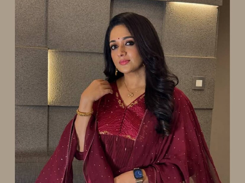 കാവ്യ മാധവന്റെയും മീനാക്ഷി ദിലീപിന്റെയും പല ഫോട്ടോഷൂട്ടുകളിലും മേക്കപ്പ് ക്രെഡിറ്റ് ഉണ്ണിയുടെ പേരിലായിരിക്കും കാണുക. ഒരിക്കൽ വൈറലായ വീഡിയോയിൽ കാവ്യയേയും മഹാലക്ഷ്മിയേയും ഉണ്ണിയേയും ഒന്നിച്ചു കണ്ടിരുന്നു. മേക്കപ്പ് മാൻ എന്ന നിലയിലേക്കാൾ, ഉണ്ണി കാവ്യാ മാധവന്റെ ബെസ്റ്റ് ഫ്രണ്ട് കൂടിയാണ് എന്ന് പറയുന്നു. കഴിഞ്ഞ ദിവസം, ഒറിജിനൽസ് എന്ന യൂട്യൂബ് ചാനലിലാണ് ദിലീപ്, കാവ്യാ വിവാഹത്തിന്റെ ചില അറിയാക്കഥകൾ ഉണ്ണി വെളിപ്പെടുത്തിയത് (തുടർന്ന് വായിക്കുക)