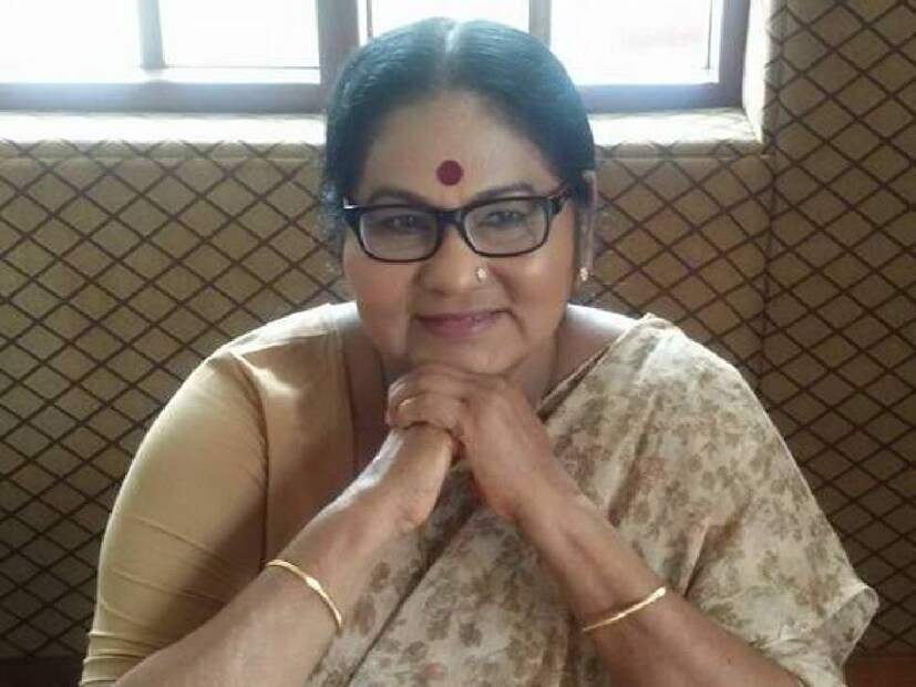 ദിലീപും കാവ്യാ മാധവനും തമ്മിലെ ബന്ധം എന്തെന്ന് താൻ ചോദിക്കുകയോ, ദിലീപ് പറയുകയോ ചെയ്തിട്ടില്ല എന്ന് കെ.പി.എ.സി. ലളിത. കാവ്യയെ കല്യാണം കഴിക്കാൻ പോകുന്നു എന്ന് പറഞ്ഞിട്ടില്ല എങ്കിലും, കാവ്യയെ ഇഷ്‌ടമാണ്‌ എന്ന് പലപ്രാവശ്യം പറഞ്ഞിട്ടുണ്ട് എന്നും കെ.പി.എ.സി. ലളിത നിഷേധിക്കുന്നില്ല. കാവ്യ ഒരു പൊട്ടിയാണ് എന്നൊക്കെ പറയുമ്പോൾ, അത് കേട്ട് ചിരിക്കുക മാത്രമാണ് ചെയ്തിട്ടുള്ളത് എന്ന് കെ.പി.എ.സി. ലളിത  
