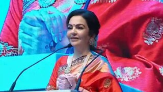 ജാംനഗറിൽ റിലയൻസ് ജീവനക്കാരെ അഭിസംബോധന ചെയ്യുന്ന നിത അംബാനി (News 18)