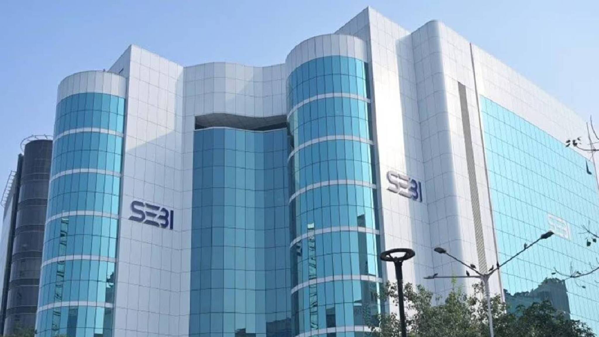 1103 ക്ലയന്റുകൾ 34നും 100നും ഇടയില്‍ പ്രായമുള്ള 'കുഞ്ഞു മക്കൾ'; സ്റ്റോക്ക് ബ്രോക്കര്‍ക്ക് 9 ലക്ഷം പിഴയിട്ട് സെബി