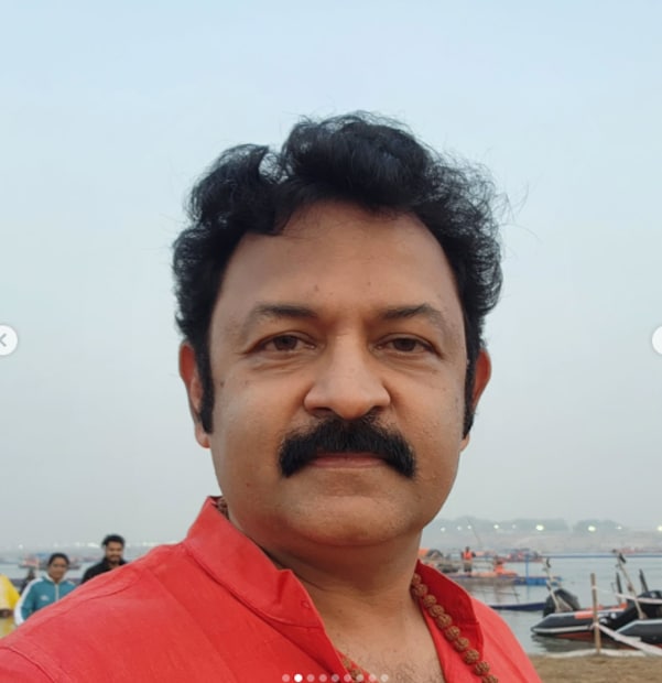  'ഒന്നരനൂറ്റാണ്ടിനിടെ ഒരിക്കൽ മാത്രം സംഭവിക്കുന്ന മഹാകുംഭമേളയുടെ അപൂർവനിമിഷത്തിനു സാക്ഷിയാകാൻ സാധിച്ചതിൽ ചാരിതാർത്ഥ്യമുണ്ട്. 144 വർഷത്തിന് ശേഷമാണ് മഹാകുംഭ മേള പ്രയാഗ്‌ രാജിൽ സംഭവിക്കുന്നത്. പ്രയാഗ് രാജിലെ ത്രിവേണി സംഗമത്തിലാണ് മഹാ കുംഭ മേള ആഘോഷിക്കുന്നത്.'- കൃഷ്ണകുമാർ സമൂഹമാദ്ധ്യമങ്ങളിൽ കുറിച്ചു.