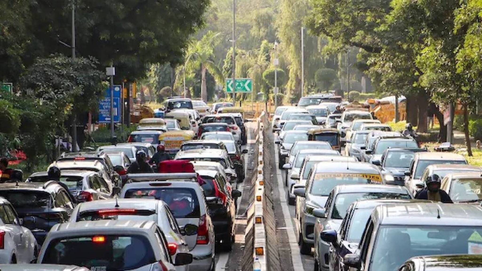 2024ല്‍ കാര്‍വില്‍പ്പനയില്‍ റെക്കോഡ്; മുന്നില്‍ എസ്‌യുവി, ഗ്രാമീണ മേഖലയിലും കുതിപ്പ്