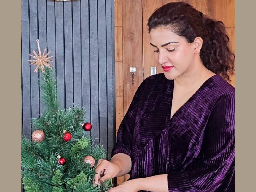 ഹണി ആ പേര് വെളിപ്പെടുത്തണമായിരുന്നു എന്നാണ് പലരുടെയും ആവശ്യം. കുറച്ചു നാളുകൾക്ക് മുൻപ് ഹണി പങ്കെടുത്ത ഒരു ഉത്‌ഘാടന ചടങ്ങിൽ, ഹണിയെ ഒരു നെക്ലേസ് അണിയിച്ച ശേഷം പിടിച്ചുകറക്കി, നെക്ലേസിന്റെ പിന്നിലെ ഭാഗം കാണാനാണ് എന്ന് ഒരാൾ പരാമർശിച്ചത് സോഷ്യൽ മീഡിയയിൽ വലിയ രീതിയിൽ വിമർശനം ഏറ്റുവാങ്ങിയിരുന്നു. ഇത്തരം സന്ദർഭങ്ങളിൽ ഹണിയെ പോലുള്ള താരങ്ങൾ ആ സ്ഥലത്തു വച്ചുതന്നെ പ്രതിഷേധം അറിയിക്കണം എന്നായിരുന്നു ആവശ്യം 