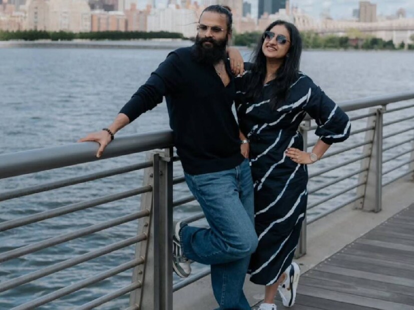 എന്നാൽ, സരിത താമസിക്കുന്ന അതേ അപ്പാർട്ട്മെന്റിൽ ജയസൂര്യ ഒരു ഫ്ലാറ്റ് വാടകയ്‌ക്കെടുത്തു. ഇതോടെ കാര്യങ്ങൾ മാറിമറിഞ്ഞു. ഇരുവരുടെയും കുടുംബങ്ങൾ തമ്മിൽ പരിചയമായി. ഒരാൾക്ക് മറ്റൊരാളുടെ വീട്ടിൽ വന്നു പോകാനുള്ള സ്വാതന്ത്ര്യമുണ്ടായി. അവർ പോലും അറിയാതെ പ്രണയം പൂവിട്ടു. അപ്പോഴും, ഇവരുടെ കുടുംബങ്ങൾ യാതൊന്നും സംശയിച്ചില്ല. ഏതു തരം വ്യക്തിയെയാകും തങ്ങൾ വിവാഹം ചെയ്യുക എന്ന നിലയിൽ ചില നർമസംഭാഷണങ്ങൾ അപ്പോഴും നടന്നിരുന്നു  