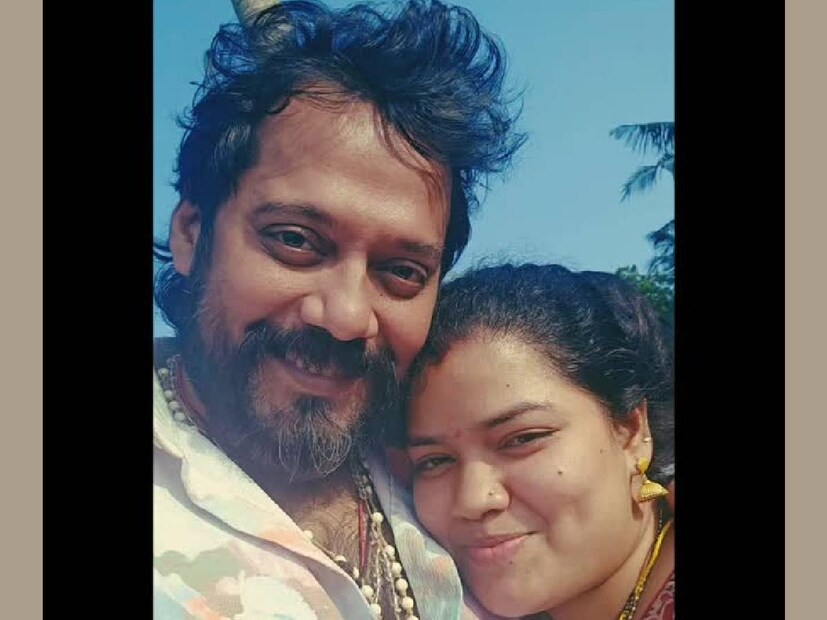 തമിഴ്നാട്ടിൽ കോടികളുടെ സ്വത്തുക്കൾക്ക് ഉടമയായ കോകില, ഒരു രാഷ്ട്രീയ പ്രമുഖനായ തന്റെ മാമന്റെ മകൾ എന്ന നിലയിലാണ് ബാല നൽകിയ വിവരം. വിവാഹത്തിന് പക്ഷെ ഇവരുടെ ബന്ധുക്കൾ ആരും തന്നെ പങ്കെടുത്തിരുന്നില്ല. എന്നാൽ, വൈക്കത്ത് താമസം മാറ്റിയതും, കോകിലയുടെ അമ്മ മകൾക്കും മരുമകനും ഒപ്പം കൂടി. ചില വീഡിയോസിൽ കോകിലയുടെ അമ്മയെ കാണാമായിരുന്നു 