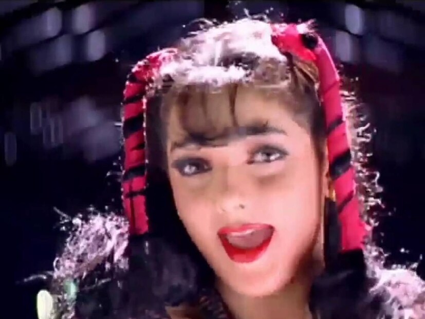1999ൽ കുഞ്ചാക്കോ ബോബൻ നായകനായ മലയാള ചിത്രം 'ചന്ദാമാമ'യിലും മംമ്ത കുൽക്കർണിയുടെ സാന്നിധ്യമുണ്ട്. ആകെയൊരു നൃത്ത രംഗത്തിൽ മാത്രമാണ് ഇവരുള്ളത്ത്‌. റോജാപ്പൂ കവിളത്ത്... എന്നാരംഭിക്കുന്ന ഗാനരംഗത്തിൽ ചാക്കോച്ചന്റെ ഒപ്പം ചടുലമായ നൃത്ത ചുവടുകൾ അവതരിപ്പിച്ചത് ഈ നായികയായിരുന്നു. 2003ന് ശേഷം അവർ പിന്നീട് സിനിമകളിൽ അഭിനയിച്ചിരുന്നില്ല