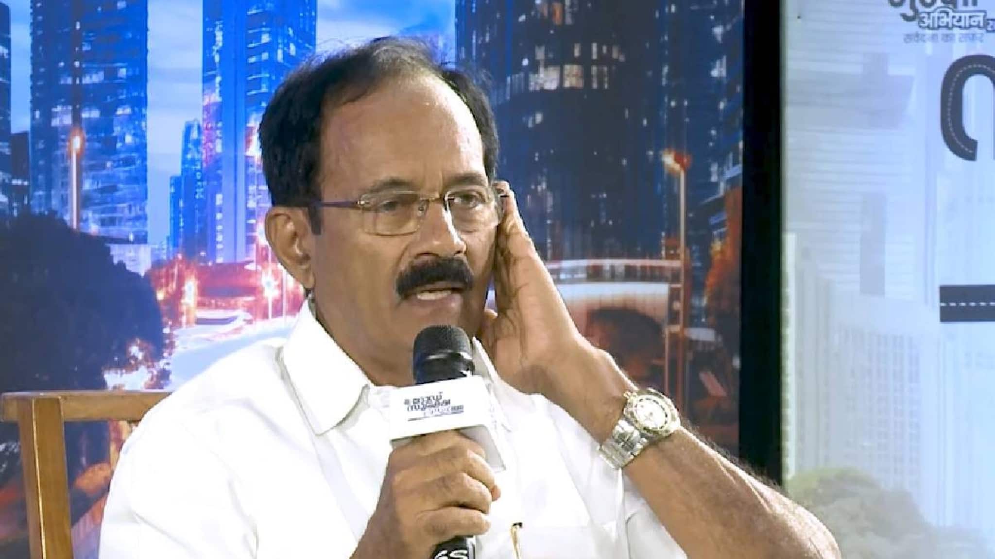 Sadak Suraksha Abhiyan| ഇരുചക്രവാഹനം ഓടിക്കുമ്പോൾ ഹെൽമെറ്റിനകത്ത് എന്തിനാ ഫോൺ വയ്ക്കുന്നത്?