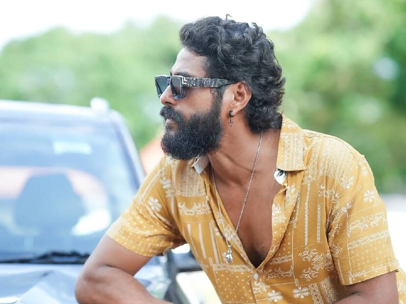 സെമിനാരിയിൽ ചേർന്നാൽ അവിടെ നിന്നും പുറത്തിറങ്ങുക എളുപ്പമല്ല. ചട്ടപ്രകാരം പഠനം ഉപേക്ഷിക്കണമെങ്കിൽ, അതിന്റേതായ രീതികളുണ്ട്. കുറച്ചു നാൾ പഠനം തുടർന്നതും, തനിക്ക് വൈദിക ജീവിതത്തോടുള്ള സമീപനം എന്തെന്ന് ആന്റണി വർഗീസ് പെപ്പെ മനസിലാക്കി. ഒരു ദിവസം സെമിനാരിയിലെ ഫോണിൽ നിന്നും ആന്റണി അമ്മയെ വിളിച്ചു. 'എനിക്ക് ഇവിടെ പറ്റണില്ല അമ്മാ' എന്ന് പറഞ്ഞതും, കാരണം എന്തെന്നന്വേഷിച്ച് അമ്മ 