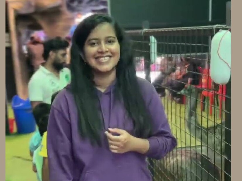 എലിസബത്ത് ആശുപത്രിയിൽ വച്ചാണ് ബാലയുമായി പരിചയത്തിലായി പ്രണയിച്ചത് എന്ന് കമന്റുകാരി. താൻ അന്ന് ഒരാശുപത്രിയിലും ജോലി ചെയ്തിട്ടില്ല. MBBS കഴിഞ്ഞ് എൻട്രൻസിന് പഠിക്കുകയായിരുന്നു. തന്റെ നഴ്സറി കാലം മുതലുള്ള കാര്യങ്ങൾ പറഞ്ഞ ശേഷമാണ് ബാലയെ വിവാഹം ചെയ്തതെങ്കിൽ, ബാല അസുഖമുള്ള വിവരം പോലും മറച്ചുവച്ച് നടത്തിയ വിവാഹമാണിത് എന്ന് എലിസബത്ത്.  എലിസബത്ത് ബോയ്ഫ്രണ്ടുമായുള്ള വീഡിയോ ഇടുന്നു എന്ന് അവരുടെ പുത്തൻ ഫേസ്ബുക്ക് പോസ്റ്റുകളെ അധികരിച്ചു കൊണ്ടുള്ള മറ്റൊരു വാദം