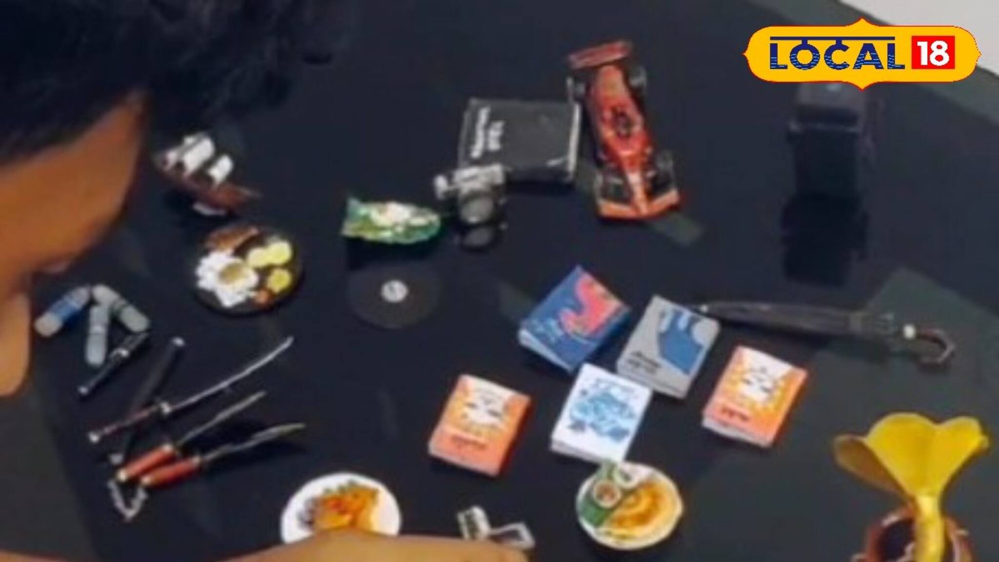 ബഷീറിൻ്റെ കൃതികള്‍, ഗ്രാമഫോണ്‍ തുടങ്ങി കൈപിടിയിലൊതുങ്ങുന്ന രൂപങ്ങള്‍ ഒരുക്കി കൊച്ചു കലാകാരന്‍