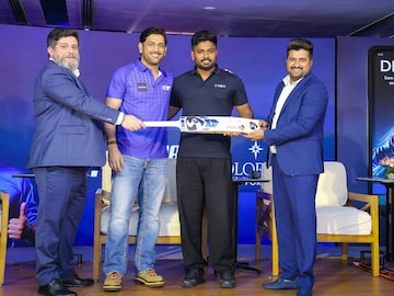 ധോണി ആപ്പ് ലോഞ്ച് വേളയിൽ നിന്നും 