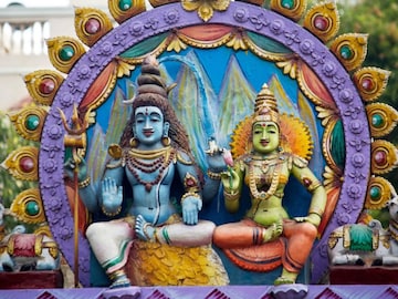Maha Shivaratri 2025: ദമ്പതികൾ ഒന്നിച്ച് അനുഷ്ടിച്ചാൽ ഫലം ഇരട്ടിക്കും; ശിവരാത്രി വ്രതത്തിന്റെ പ്രാധാന്യം Maha Shivaratri 2025: ദമ്പതികൾ ഒന്നിച്ച് അനുഷ്ടിച്ചാൽ ഫലം ഇരട്ടിക്കും; ശിവരാത്രി വ്രതത്തിന്റെ പ്രാധാന്യം