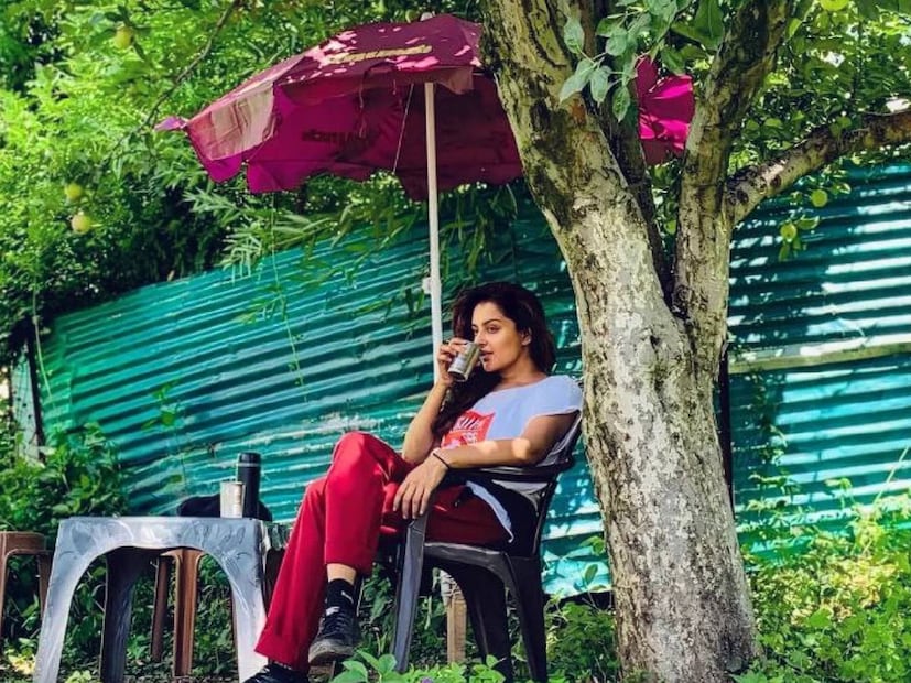 സിനിമയെക്കുറിച്ച് ഒന്നും പ്ലാൻ ചെയ്തല്ല വന്നത് എന്ന് മഞ്ജു വാര്യർ ഒരു പഴയ അഭിമുഖത്തിൽ പറഞ്ഞിട്ടുണ്ട്. ഇനി എത്ര വർഷങ്ങൾ കൂടി സിനിമയിലുണ്ടാകുമോ എന്നും അറിയില്ല. ആലോചിച്ചോ പ്ലാൻ ചെയ്‌തോ ഒന്നും ചെയ്യാറില്ല. എല്ലാം സംഭവിച്ചു പോകുന്നതാണ്. അതിൽ വിശദീകരണമോ, തിയറിയോ ഒന്നുമില്ല എന്ന് മഞ്ജു വാര്യർ. 14 വർഷങ്ങൾക്ക് ശേഷം മഞ്ജുവിനെ പ്രേക്ഷകർ ഇരുകയ്യും നീട്ടി സ്വീകരിച്ചതിനും മഞ്ജുവിന്റേതായ ഒരു വിശദീകരണമുണ്ട് 
