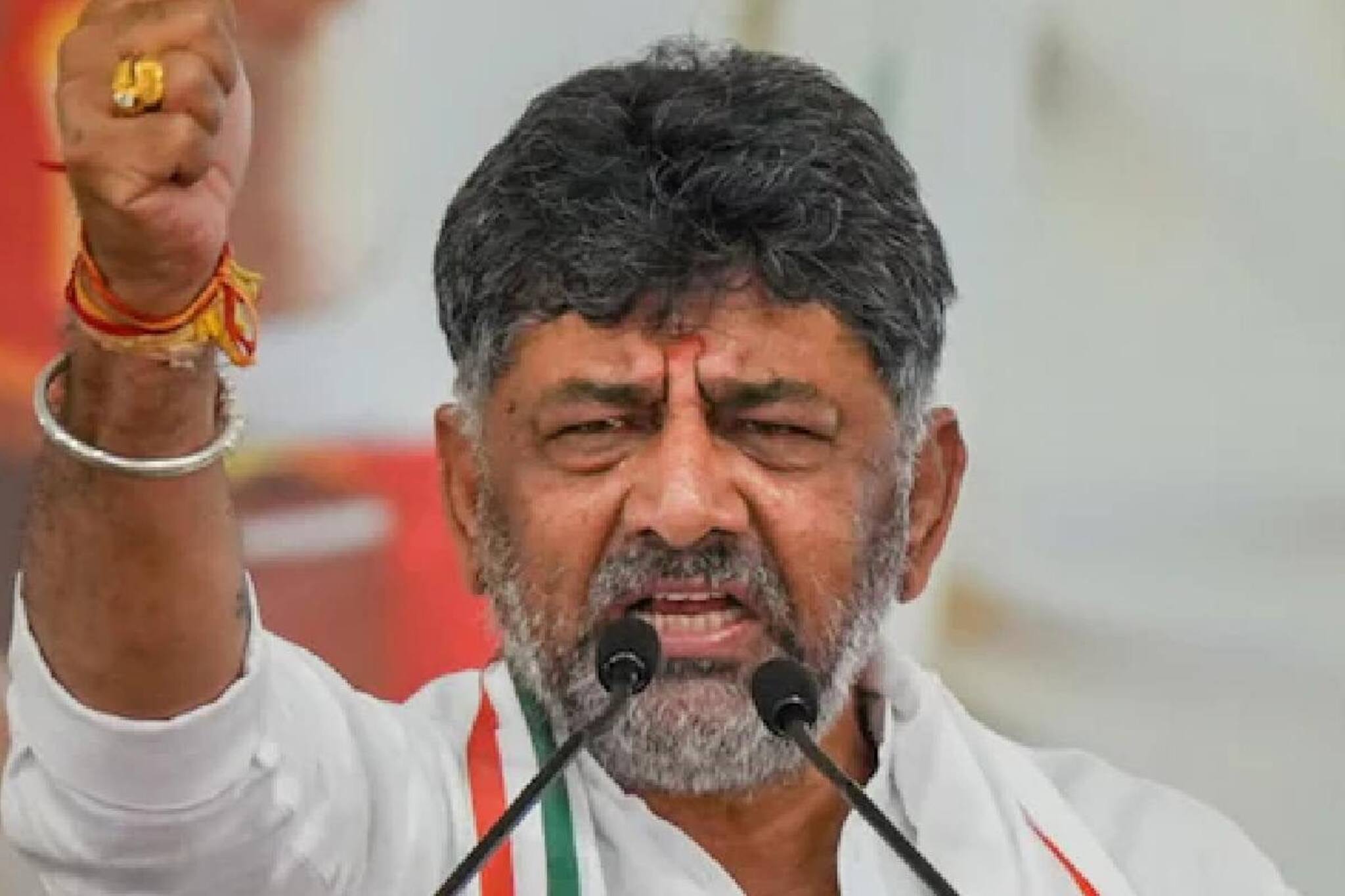 'ഞാന്‍ ഹിന്ദുവായി ജനിച്ചു,ഹിന്ദുവായിത്തന്നെ മരിക്കും';മഹാകുംഭമേളയിലെ പുണ്യസ്‌നാനത്തെ വിമര്‍ശിച്ചവരോട് ഡികെ ശിവകുമാർ