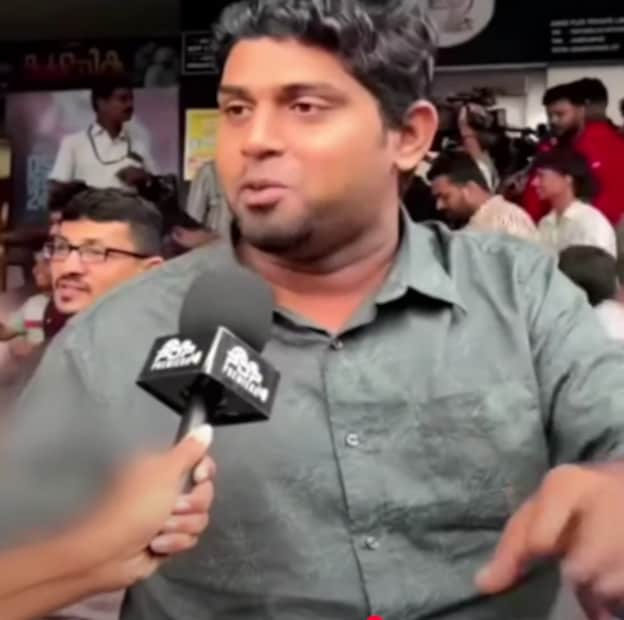  എന്നാൽ, മളയാളത്തിൽ റിവ്യൂവിൽ ഒരു പ്രേക്ഷകൻ പറയുന്നത് 'രശ്മികയെ കിണർ വെട്ടി കുഴിച്ചു മൂടണം. അത്രയ്ക്ക് ക്രിഞ്ച് ഫെസ്റ്റിവൽ' എന്നായിരുന്നു. ഭാഷ മനസിലാകാതെയാണ് അണിയറപ്രവർത്തകർ വീഡിയോ ഉൾപ്പെടുത്തിയത്.