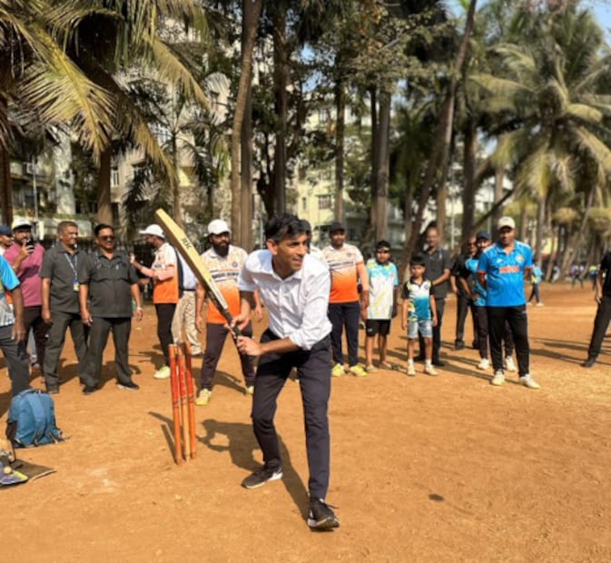  ഫെബ്രുവരി 2 ന് മുംബൈയിലെ ഐക്കണിക് വാങ്കഡെ സ്റ്റേഡിയത്തിൽ നടന്ന ഇന്ത്യയും ഇംഗ്ലണ്ടും തമ്മിലുള്ള പരമ്പരയിലെ അഞ്ചാമത്തെയും അവസാനത്തെയും ടി20 മത്സരവും കണ്ടിരുന്നു. 2022 ഒക്ടോബർ മുതൽ 2024 ജൂലൈ വരെയാണ് ഋഷി സുനക് ഋഷി സുനക് ബ്രിട്ടീഷ് പ്രധാനമന്ത്രിയായി സേവനമനുഷ്ടിച്ചത്.