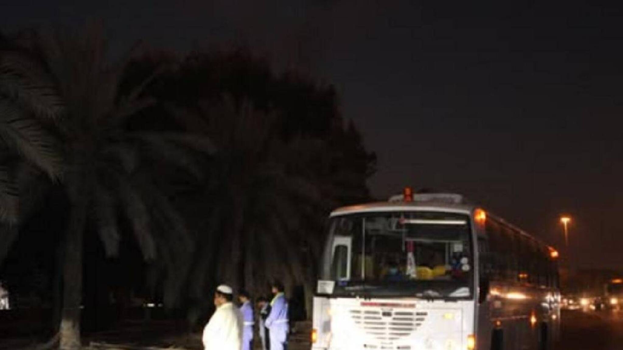 അബുദാബിയിൽ പ്രാര്‍ത്ഥനയ്ക്കായി വഴിയരികില്‍ വാഹനം നിറുത്തിയിട്ടാൽ പിഴയീടാക്കുമെന്ന്  മോട്ടോര്‍ വാഹനവകുപ്പ്