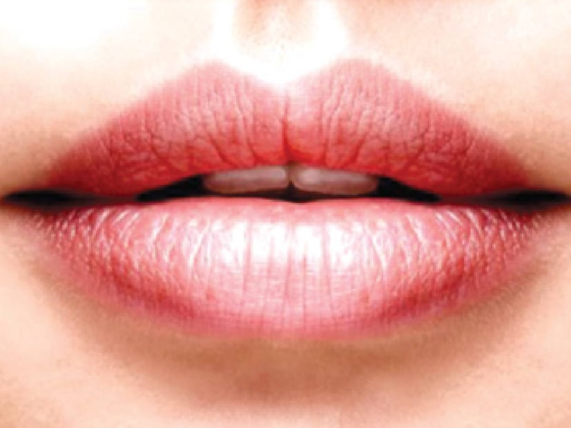 natural remedies for lip pigmentation and lip care ,lip care ,tips to treat dark lips, pigmented lips, lip pigmentation, how to get pink lips, dark lips ,lips health, skincare, beauty tips, simple tips for lip darkness, Health, tinted lip balm, tinted ceramide balm, strawberry lip balms, lip balm, lightening balm, lip care routine, ചുണ്ടിന്റെ കരുവാളിപ്പ് മാറാന്‍ ഈ വഴി,ബ്യുട്ടി ടിപ്‌സ്‌, ചുണ്ട് , ചുണ്ടുകളിലെ കരിവാളിപ്പും ,ചുണ്ടുകളിലെ കരിവാളിപ്പ് , ചുണ്ട് വരണ്ടുപൊട്ടൽ, ഈ കാര്യങ്ങൾ ശ്രദ്ധിക്കൂ, ഹെൽത്ത് ന്യൂസ് , ടിപ്സ് , ലിപ് സ്ക്രബ്ബുകൾ , ചുണ്ടിലെ നിറം വർധിപ്പിക്കാൻ ,