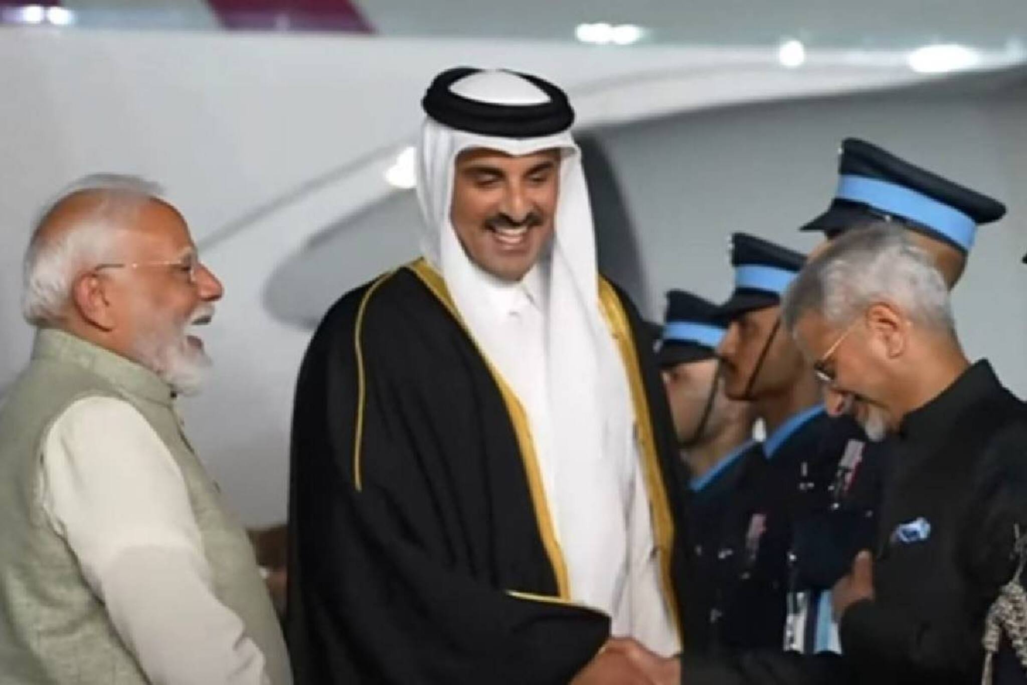 ദ്വിദിന സന്ദർശനത്തിനായി ഖത്തർ അമീർ ഇന്ത്യയിലെത്തി; സ്വീകരിച്ച് പ്രധാനമന്ത്രി നരേന്ദ്ര മോദി