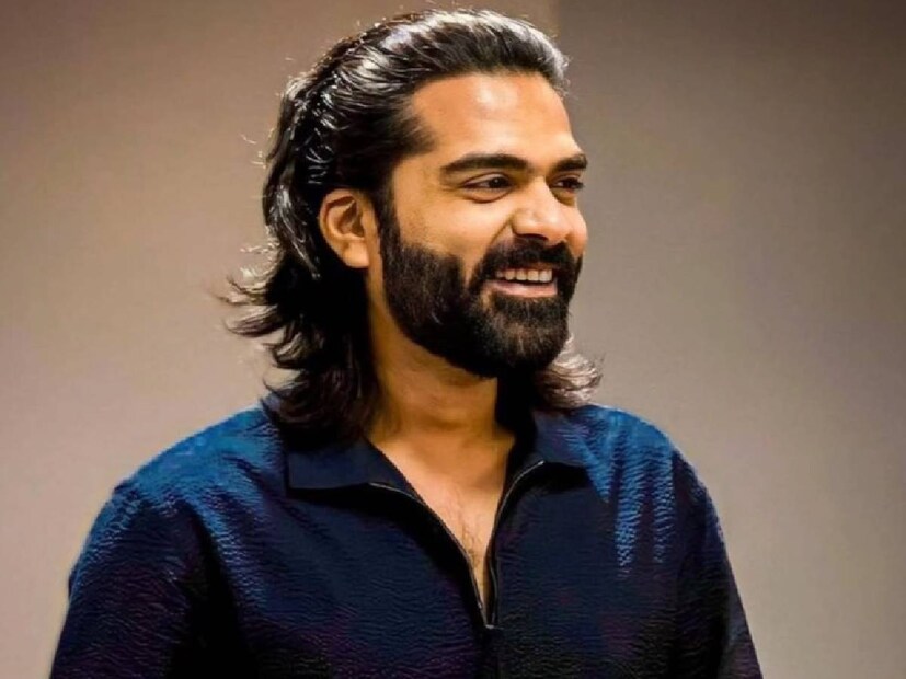ഈ മാസം ചിമ്പുവിന് 41 വയസ് തികയും. ഈ ദിനം ആഘോഷമാക്കാൻ ഫാൻസും തയാറെടുത്തു കഴിഞ്ഞിരിക്കും. കമൽ ഹാസൻ നായകനാവുന്ന 'തഗ് ലൈഫ്' എന്ന ചിത്രത്തിൽ ചിമ്പു ഒരു പ്രധാനവേഷം ചെയ്യുന്നുണ്ട്. തമിഴ് സിനിമാ ലോകത്ത് ചിമ്പുവിനെ ഗായകനായും കേൾക്കാമായിരുന്നു 