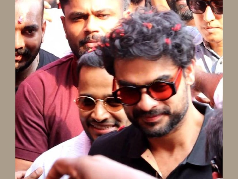 സിനിമയ്ക്കും പുറത്തുള്ള സൗഹൃദത്തിന്റെ പേരിലാണ് ഇങ്ങനെയൊരു ഡയലോഗ് 'ഗെറ്റ്, സെറ്റ്, ബേബിയുടെ' ഭാഗമായത്. ടൊവിനോ തോമസും ഉണ്ണി മുകുന്ദനും ഏറെ നാളുകളായുള്ള സുഹൃത്തുക്കൾ കൂടിയാണ്. 2017ലെ 'തരംഗം' എന്ന ചിത്രത്തിൽ ടൊവിനോ നായകവേഷം ചെയ്തപ്പോൾ, ഉണ്ണി മുകുന്ദൻ അതിഥി വേഷം കൈകാര്യം ചെയ്തിരുന്നു. പത്മനാഭൻ അഥവാ പപ്പൻ എന്നായിരുന്നു ടൊവിനോയുടെ കഥാപാത്രം, രഘു എന്ന അതിഥിവേഷം ചെയ്തത് ഉണ്ണി മുകുന്ദനും