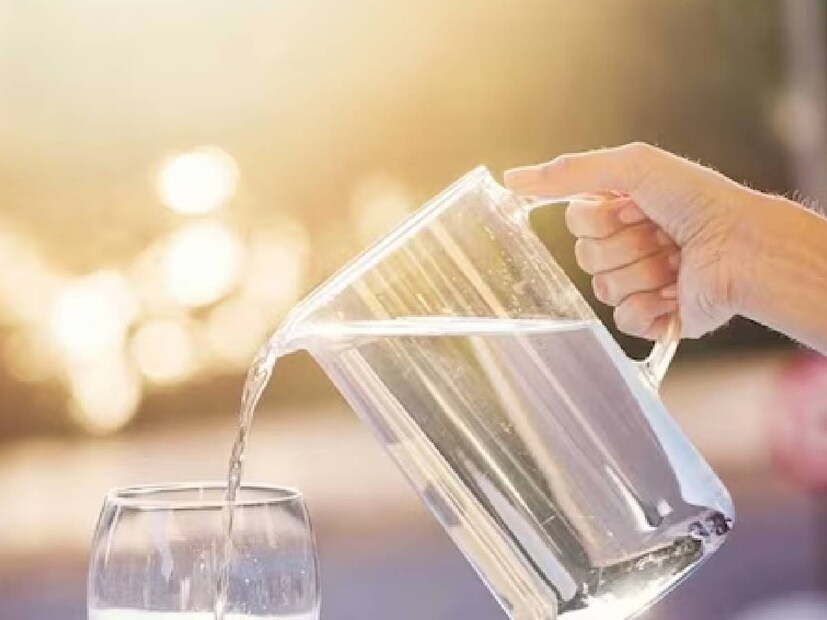 Health benefits, Drinking water, Drinking water on an empty stomach, Health benefits of Drinking water, drink water more , health news, winter health tips, warm water benefits, improve digestion, hydration in winter, health benefits of warm water,വെള്ളം,വെള്ളം കുടിക്കാറുണ്ടോ,രാവിലെ വെറും വയറ്റില്‍ വെള്ളം കുടിക്കാറുണ്ടോ, വെറും വയറ്റിൽ വെള്ളം , ദാഹം,ഹെൽത്ത് , ഹെൽത്ത് ന്യൂസ് ,ജലാംശം