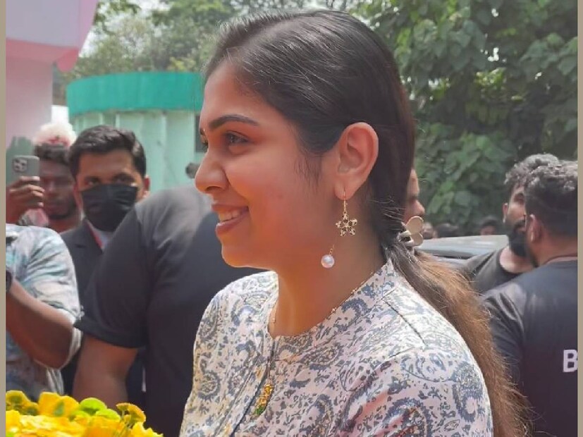 ഭർത്താവിനും രണ്ടു മക്കൾക്കും ഒപ്പം താമസിക്കുന്ന അഞ്ജലിയും കുടുംബവും ഇടയ്ക്കിടെ ചില അഭിമുഖങ്ങളുമായി സോഷ്യൽ മീഡിയയിൽ നിറയാറുണ്ട്. മലയാള സിനിമയിൽ ബാലതാരമായാണ് അഞ്ജലി നായർ അഭിനയിച്ചു തുടങ്ങിയത്. സീരിയൽ മേഖലയിലും തിളങ്ങി. തൊണ്ണൂറുകളുടെ മധ്യത്തിലാണ് അഞ്ജലി നായർ ആദ്യമായി ബിഗ് സ്‌ക്രീനിൽ മുഖം കാണിക്കുന്നത് (തുടർന്ന് വായിക്കുക)
