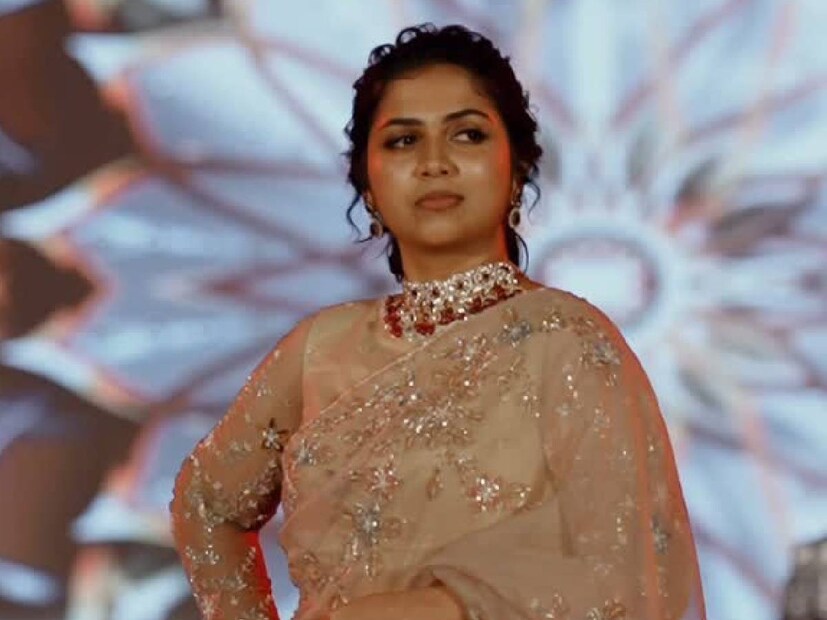 ഒരാൾ തങ്ങളെ വില കുറച്ചു കാണേണ്ടതില്ല എന്ന് അഞ്ജലി വിശ്വസിക്കുന്നു. അത്തരത്തിൽ ചെയ്യുന്നവരെ കാണുമ്പോൾ, എന്തുകൊണ്ട് അവരങ്ങനെ പെരുമാറുന്നു എന്ന് താൻ ഓർക്കാറുണ്ട് എന്നും അഞ്ജലി നായർ. മലയാളത്തിൽ മാത്രമല്ല, തമിഴ് ചിത്രമായ 'ചിത്ത'യിലെ അഞ്ജലി നായരുടെ പ്രകടനവും ഏറെ പ്രശംസ നേടിയിരുന്നു. ഇനിയും റിലീസ് പ്രതീക്ഷിച്ചിരിക്കുന്ന മലയാള ചിത്രമായ 'റാം' അഞ്ജലി നായരുടെ മറ്റൊരു ചിത്രമാണ് 
