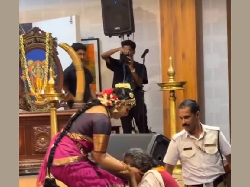 ഏതു മതവുമാകട്ടെ, വിശ്വാസികൾക്ക് ജീവിതത്തിൽ എപ്പോഴും ഈശ്വരസാന്നിധ്യം ഉണ്ടാകും എന്ന് പറഞ്ഞുകേൾക്കാറുണ്ട്. അതുതന്നെ ഇവിടെയും സംഭവിച്ചു. കണ്ണുനിറഞ്ഞൊഴുകിയ നവ്യയെ ചേർത്ത് പിടിക്കാൻ പ്രായം ചെന്ന ഒരമ്മ സ്റ്റേജിന്റെ മുന്നിലെത്തി. നൃത്തം അവസാനിപ്പിക്കാൻ സ്റ്റേജിന്റെ മുന്നിലെത്തിയ നവ്യ തന്റെ ആരാധികയെ കണ്ടില്ല എന്ന് നടിച്ചില്ല. നിറകണ്ണുകളുമായി ആ മാടിവിളിയിൽ നവ്യ അവരുടെ കൈകളെ ചേർത്തുപിടിച്ചു. കണ്ടുനിന്നവർക്കും അവരുടെ ഹൃദയം നിറഞ്ഞ നിമിഷം