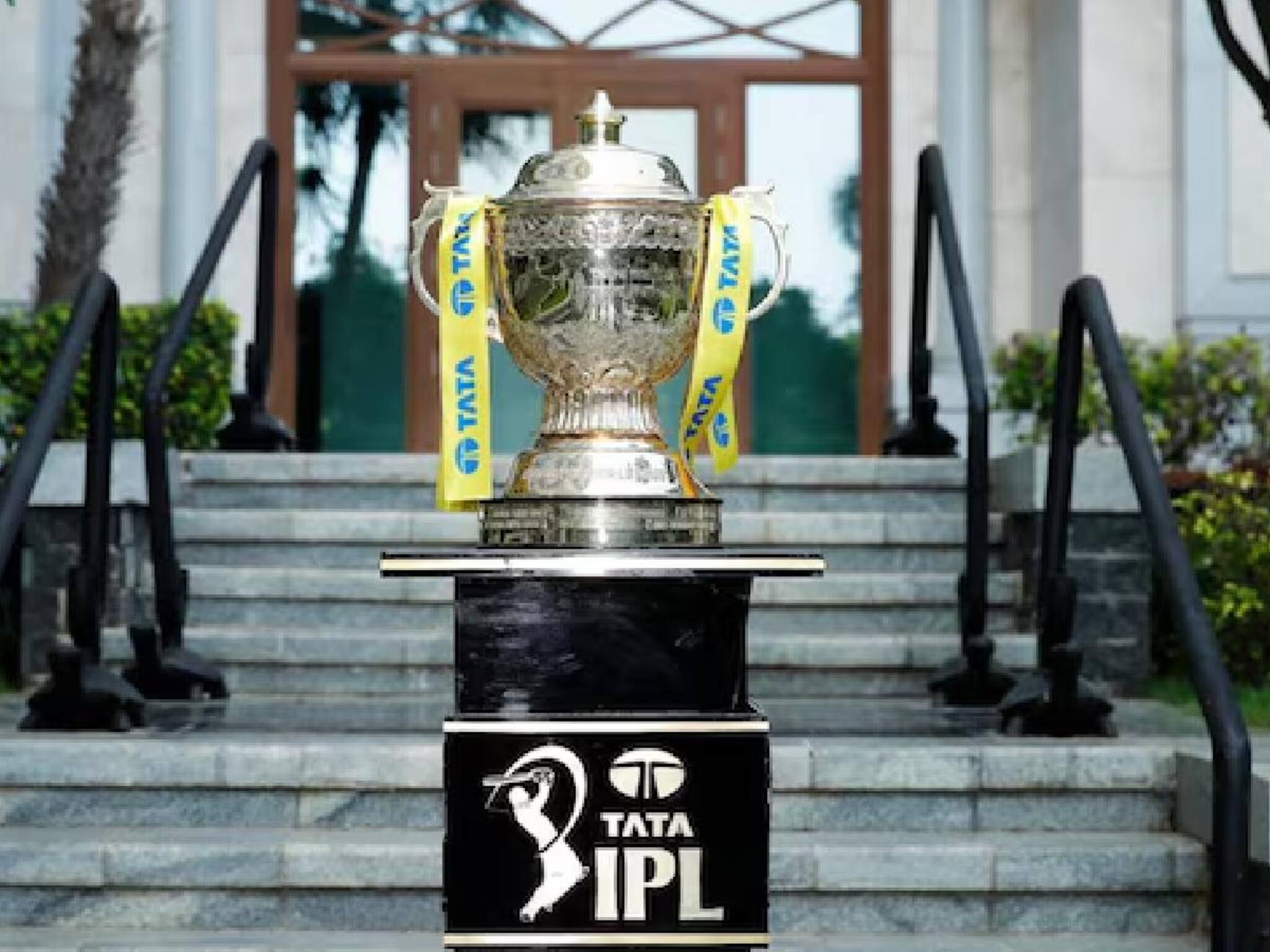 IPL 2025: പന്ത് മിനുക്കാൻ ഉമിനീർ ഉപയോഗിക്കുന്നതിനുള്ള വിലക്ക് BCCI നീക്കി