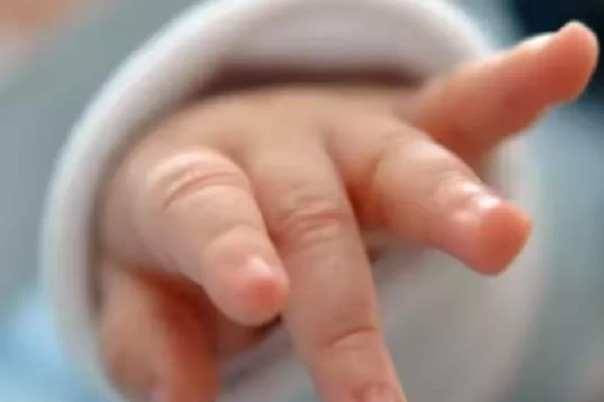 കോഴിക്കോട് അമ്മയോടൊപ്പം ഉറങ്ങിക്കിടന്ന ഒന്നര മാസം പ്രായമുള്ള കുഞ്ഞ് മരിച്ച നിലയില്‍