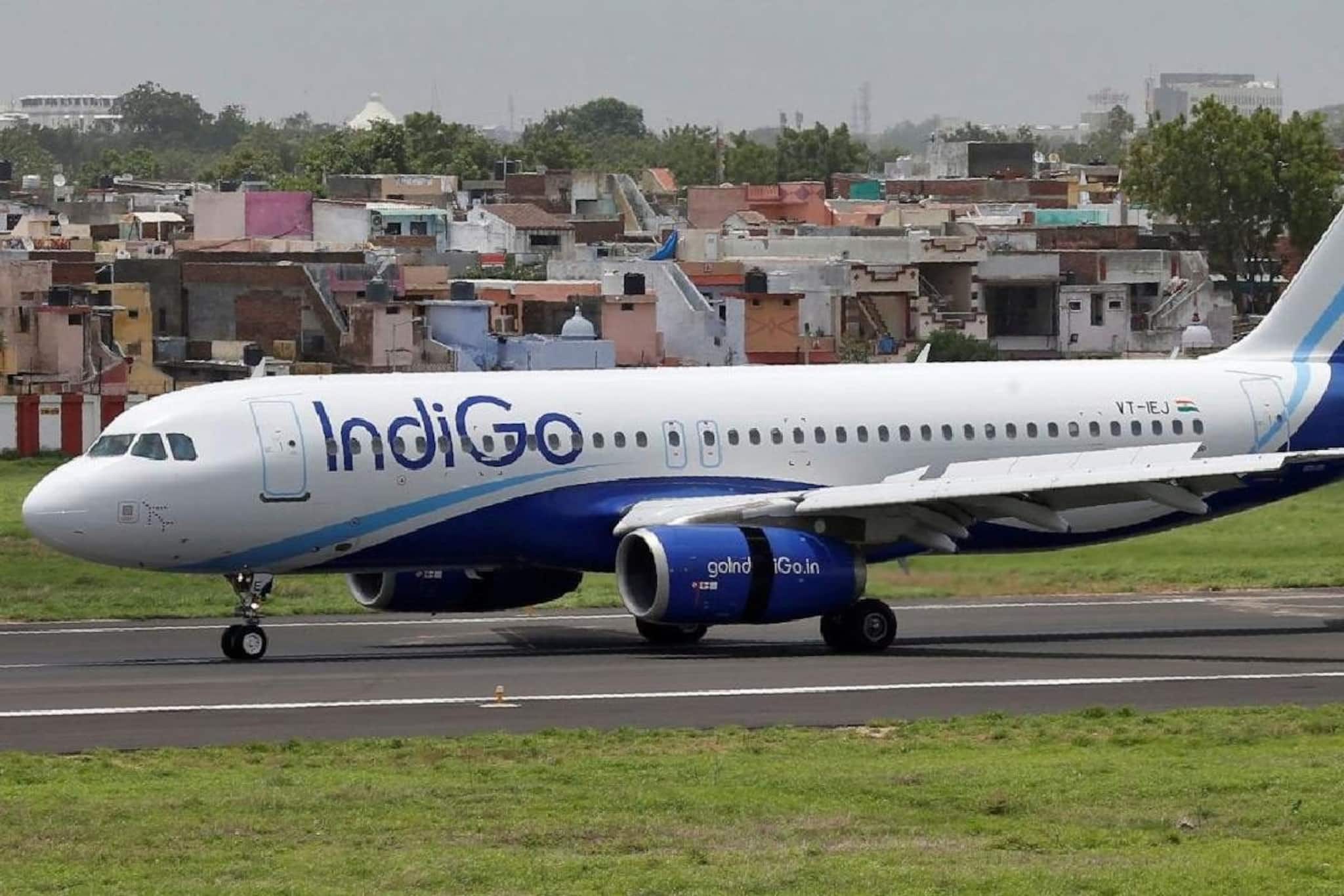 വിമാനത്തിൽ മുൻ സീറ്റിലിരുന്ന യാത്രക്കാരിയോട് മോശമായി പെരുമാറിയ തിരുവനന്തപുരം സ്വദേശി പിടിയിൽ