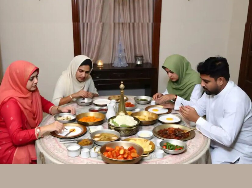  വീണ്ടുമൊരു റമദാൻ മാസം എത്തിയിരിക്കുകയാണ്. ഈ പുണ്യമാസത്തിൽ വിശ്വാസികൾക്ക് വ്രതത്തിന്റേയും പ്രാർത്ഥനയുടേയും ദിനങ്ങളാണ്. എന്നാൽ ഈ കനത്ത ചൂടിൽ വ്രതമെടുക്കുമ്പോൾ കഴിക്കുന്ന ഭക്ഷണത്തിൽ വളരേയേറെ ശ്രദ്ധിക്കേണ്ടതുണ്ട്. അല്ലാത്തപക്ഷം ആരോ​ഗ്യത്തെ ഇത് കാര്യമായ രീതിയിൽ ബാധിക്കാൻ ഇടയാക്കും. കനത്ത ചൂടിൽ ശരീരത്തിൽ നിർജ്ജലീകരണം സംഭവിക്കാതെ ശ്രദ്ധിക്കേണ്ടത് വളരെ പ്രധാനമാണ്.